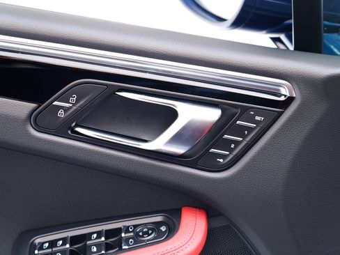 Certified 2026 Porsche Macan AWD/4WD image 23