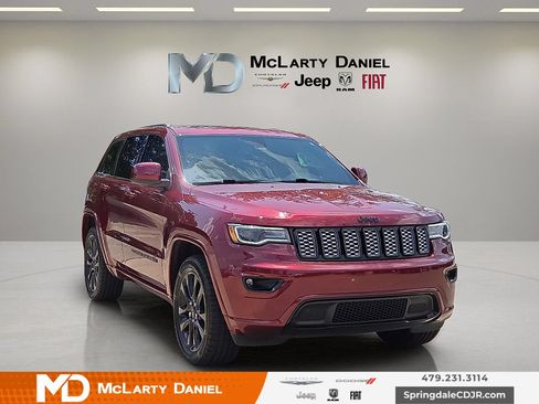 Used 2022 Jeep Grand Cherokee Laredo X AWD/4WD image 1