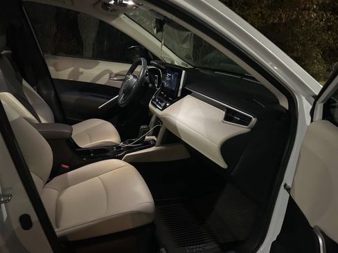 Used 2024 Toyota Corolla Cross XLE image 17