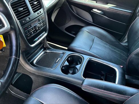 Used 2019 Dodge Grand Caravan GT FWD image 12