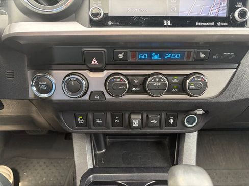 Used 2022 Toyota Tacoma Limited AWD/4WD image 37