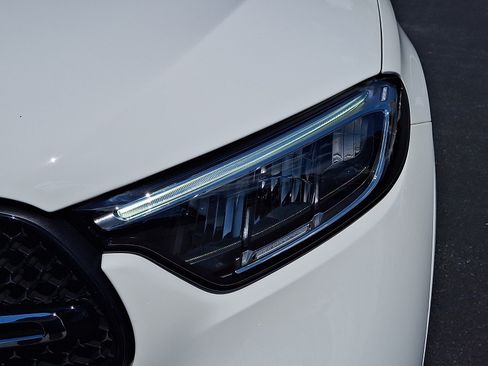 Certified 2026 Mercedes-Benz GLC 300 4MATIC image 9