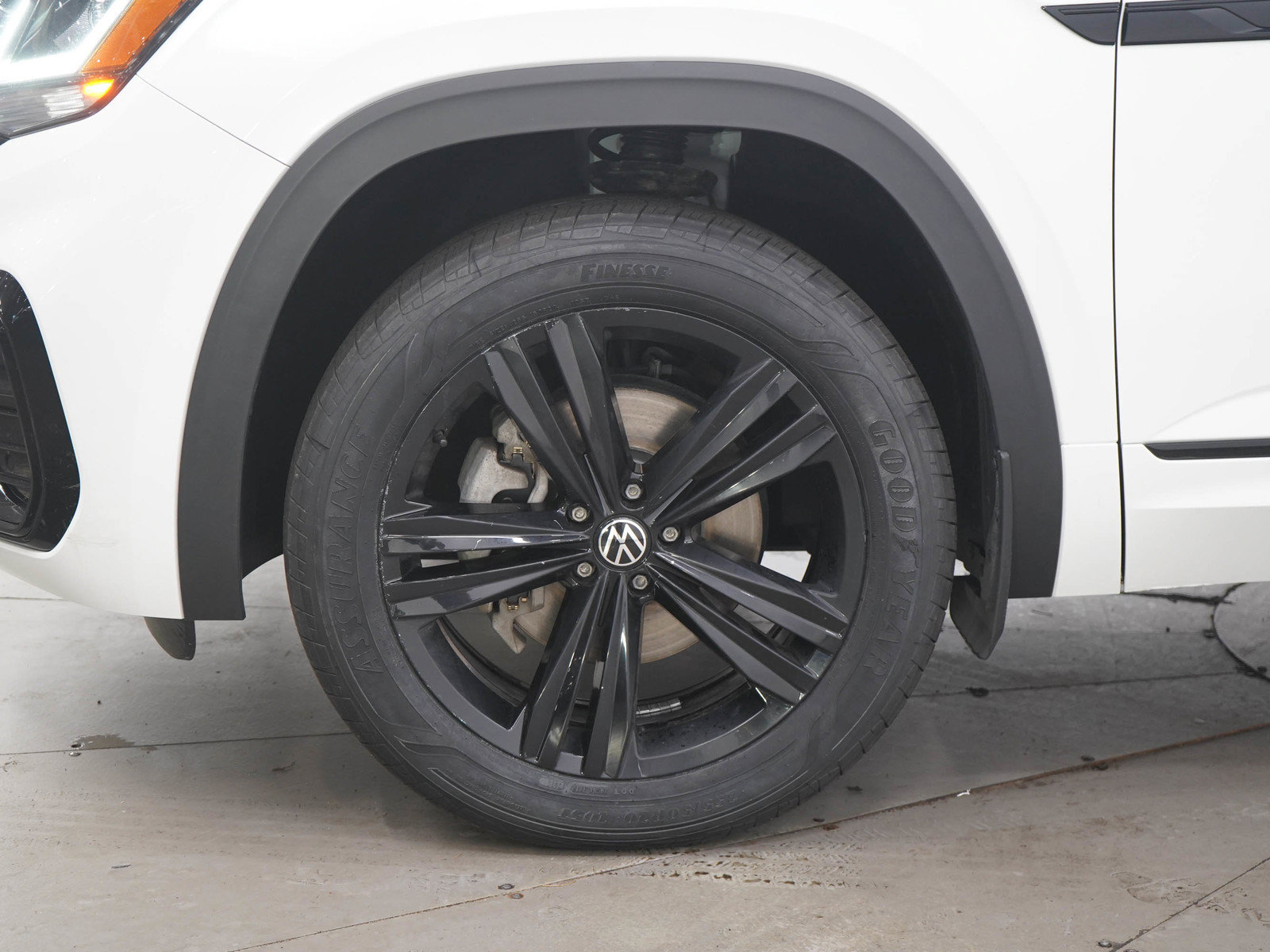 Used 2022 Volkswagen Atlas SEL R-Line AWD/4WD image 31