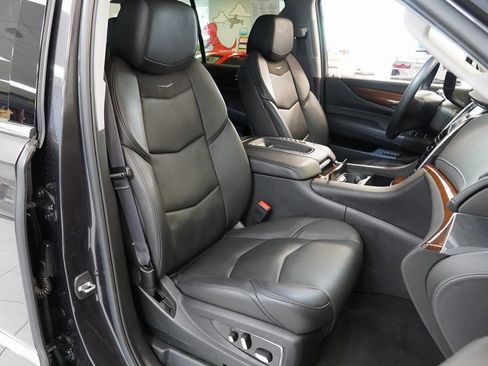 Used 2017 Cadillac Escalade ESV Premium Luxury image 24