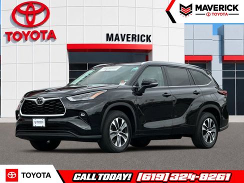 Used 2024 Toyota Highlander XLE FWD image 1