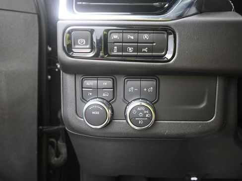 Used 2025 GMC Yukon Elevation w/ LPO, Elevation Black Package AWD/4WD image 15