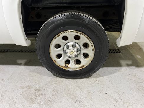 Used 2011 Chevrolet Silverado 1500 W/T image 13