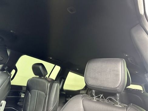 Used 2022 Jeep Wagoneer Series III w/ Flexible Seating Group image 32