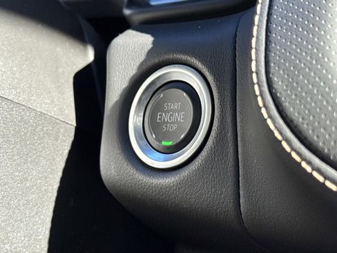 Used 2024 GMC Yukon SLT w/ SLT Luxury Package image 6