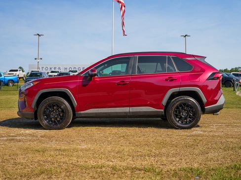 Used 2019 Toyota RAV4 XLE w/ Convenience Package FWD image 4