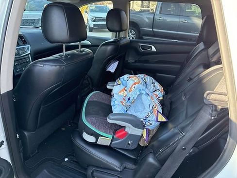 Used 2018 Nissan Pathfinder SL w/ Cargo Package image 5