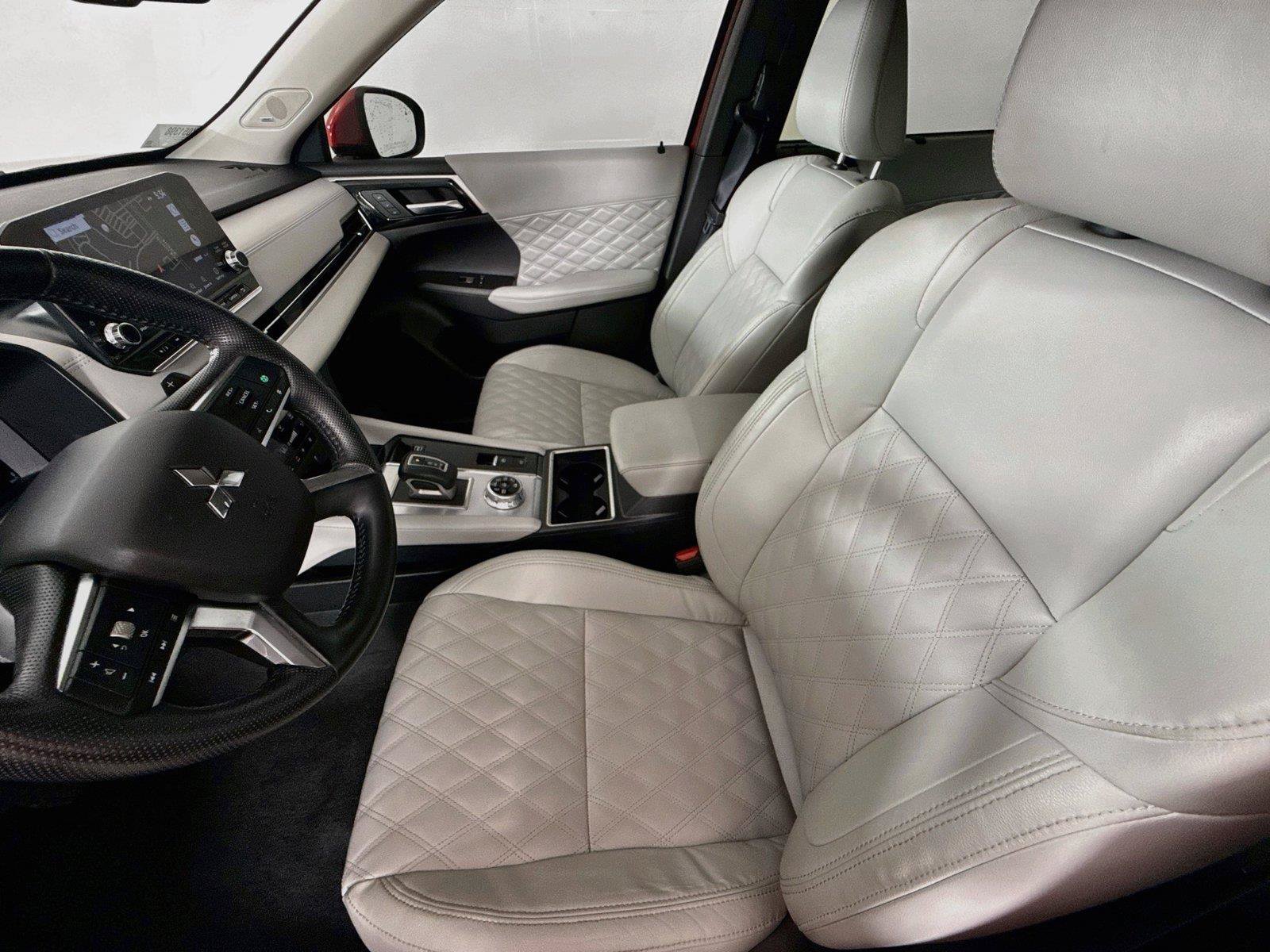 Used 2024 Mitsubishi Outlander 4WD Plug-In Hybrid image 9