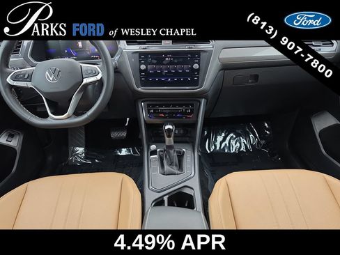 Used 2024 Volkswagen Tiguan SE w/ Panoramic Sunroof Package FWD image 12