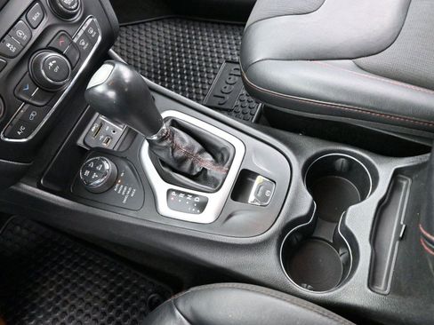 Used 2015 Jeep Cherokee Trailhawk image 24