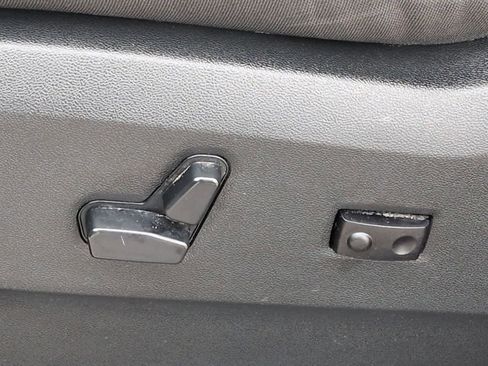 Used 2019 Dodge Grand Caravan SE FWD image 17