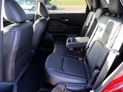 Certified 2023 Nissan Pathfinder SL FWD image 15