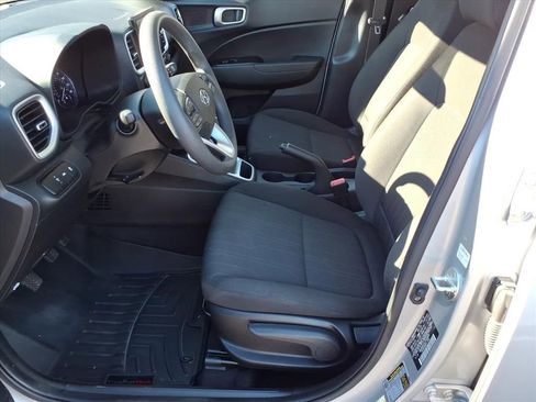 Used 2020 Hyundai Venue SE image 12