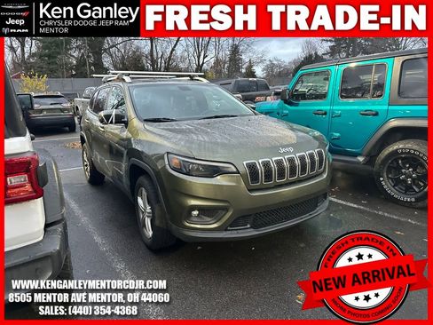Used 2019 Jeep Cherokee Latitude Plus w/ Cold Weather Group image 2