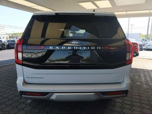 Certified 2025 Ford Expedition Platinum AWD/4WD image 7