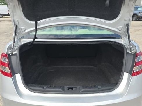Used 2018 Ford Taurus SE FWD image 27