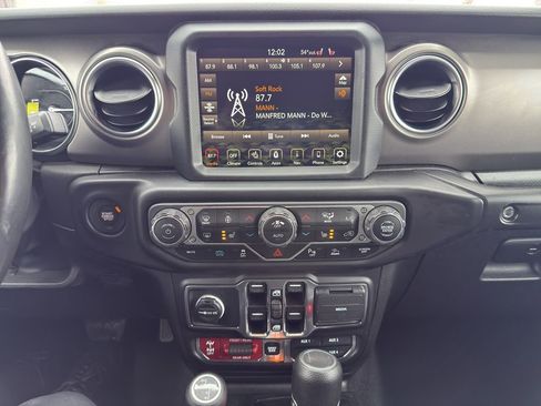Used 2023 Jeep Wrangler Unlimited Rubicon 4xe w/ Safety Group AWD/4WD image 22