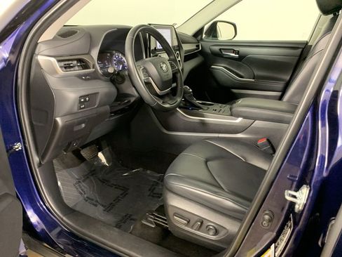 Used 2023 Toyota Highlander XLE AWD/4WD image 33