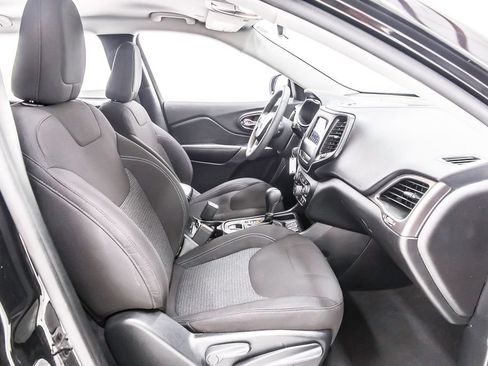 Used 2020 Jeep Cherokee Latitude FWD image 31