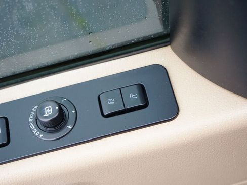 Used 2014 Ford F350 Lariat w/ Lariat Interior Package image 12