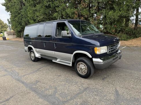 Used 2003 Ford E-350 and Econoline 350 XLT RWD image 13