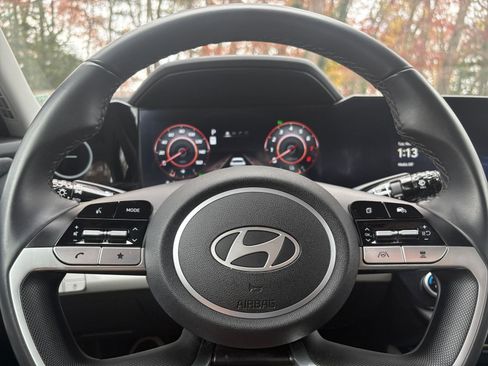 Used 2025 Hyundai Elantra Limited image 23