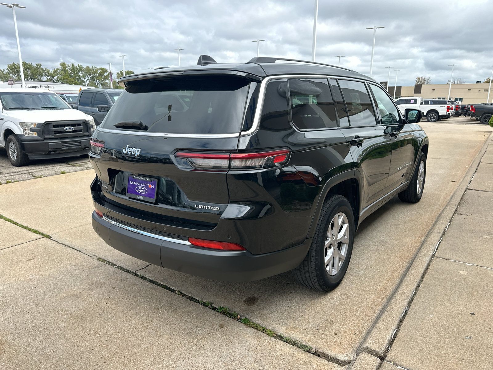 Used 2022 Jeep Grand Cherokee L Limited AWD/4WD image 10