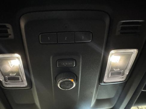 Used 2023 Chevrolet Suburban Z71 AWD/4WD image 35