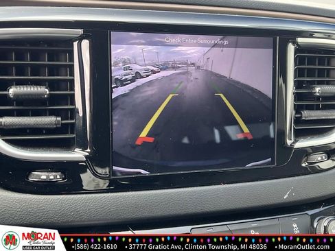 Used 2018 Chrysler Pacifica Touring-L Plus w/ Tire & Wheel Group image 23