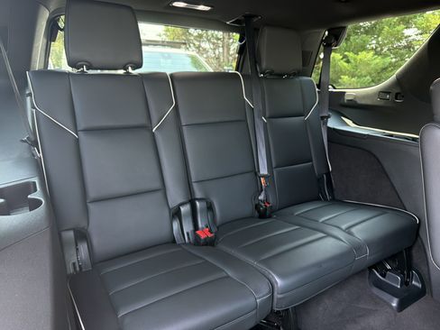 Used 2023 Cadillac Escalade Premium Luxury w/ Performance Package AWD/4WD image 33
