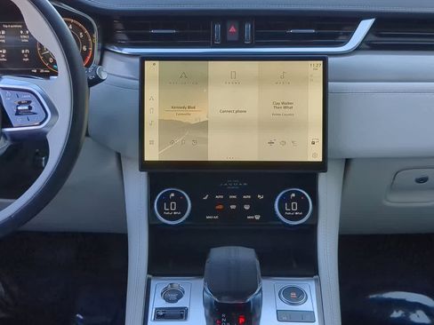 Used 2025 Jaguar F-PACE R-Dynamic S image 28