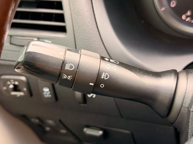 Used 2011 Lexus ES 350 w/ Preferred Accessory Package FWD image 18