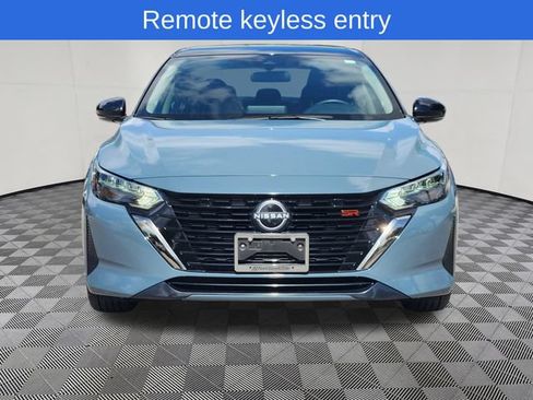 Used 2025 Nissan Sentra SR FWD image 2