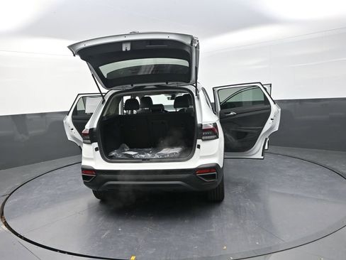 New 2026 Volkswagen Taos SE AWD/4WD image 33