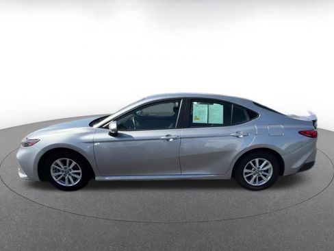 Used 2025 Toyota Camry LE image 9