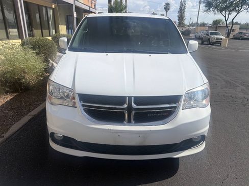 Used 2017 Dodge Grand Caravan SXT w/ Rear Park Assist Package FWD image 8
