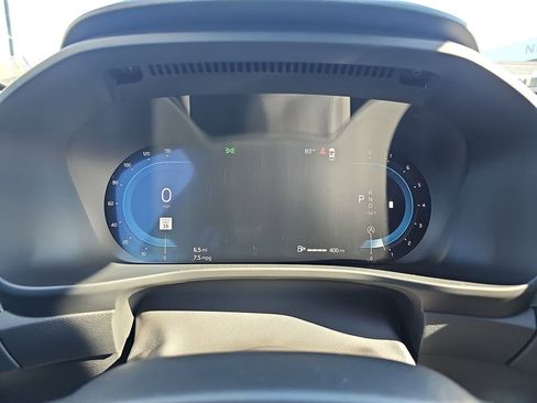 Used 2025 Volvo XC40 B5 Plus image 24