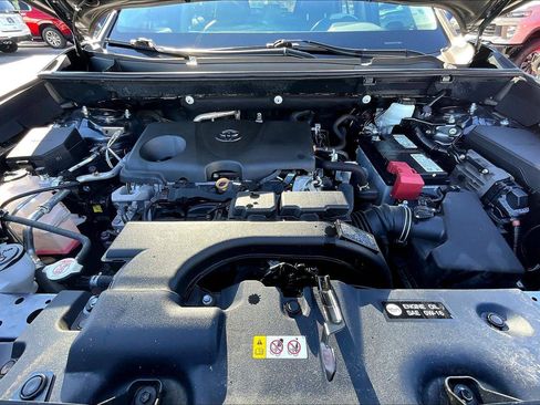 Used 2021 Toyota RAV4 XLE image 21