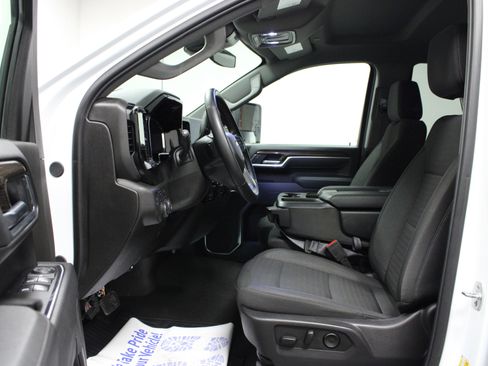 Used 2025 Chevrolet Silverado 2500 LT w/ Convenience Package image 12