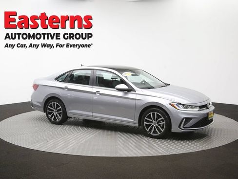 Used 2025 Volkswagen Jetta SE FWD image 46