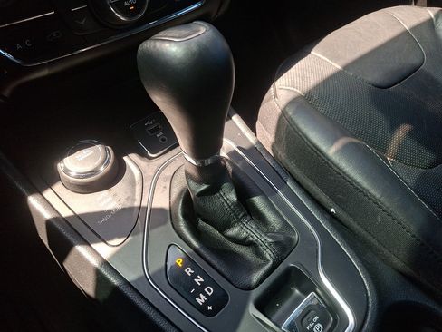 Used 2020 Jeep Cherokee High Altitude AWD/4WD image 29