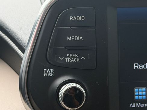 Used 2020 Hyundai Santa Fe SEL w/ Convenience + Premium Package FWD image 24