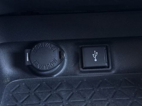 Used 2021 Toyota RAV4 XLE Premium image 20