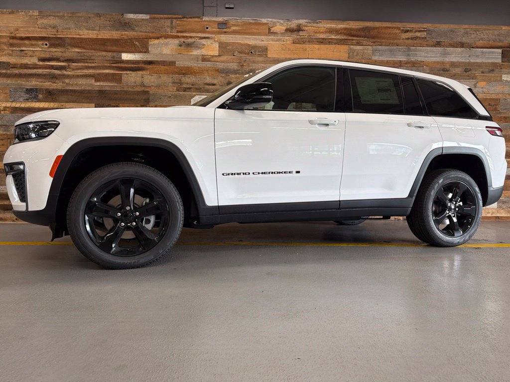 New 2026 Jeep Grand Cherokee Limited w/ Limited Altitude Package AWD/4WD image 18