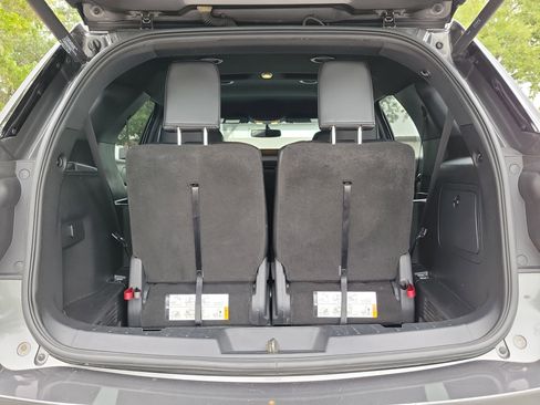 Used 2017 Ford Explorer XLT w/ Equipment Group 202A FWD image 9