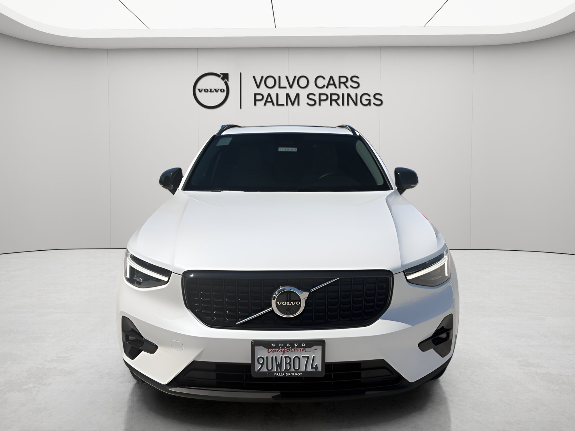 Used 2025 Volvo XC40 B5 Ultra AWD/4WD image 2
